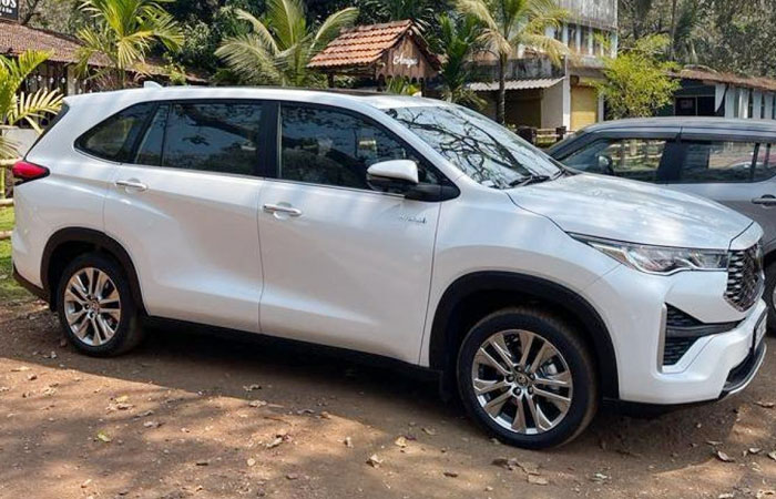 Innova Hycross